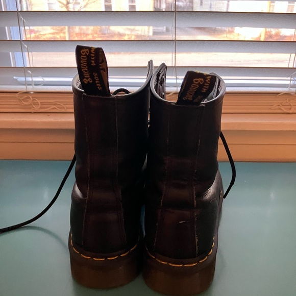 Dr. Martens size 7 women black - Picture 5 of 9